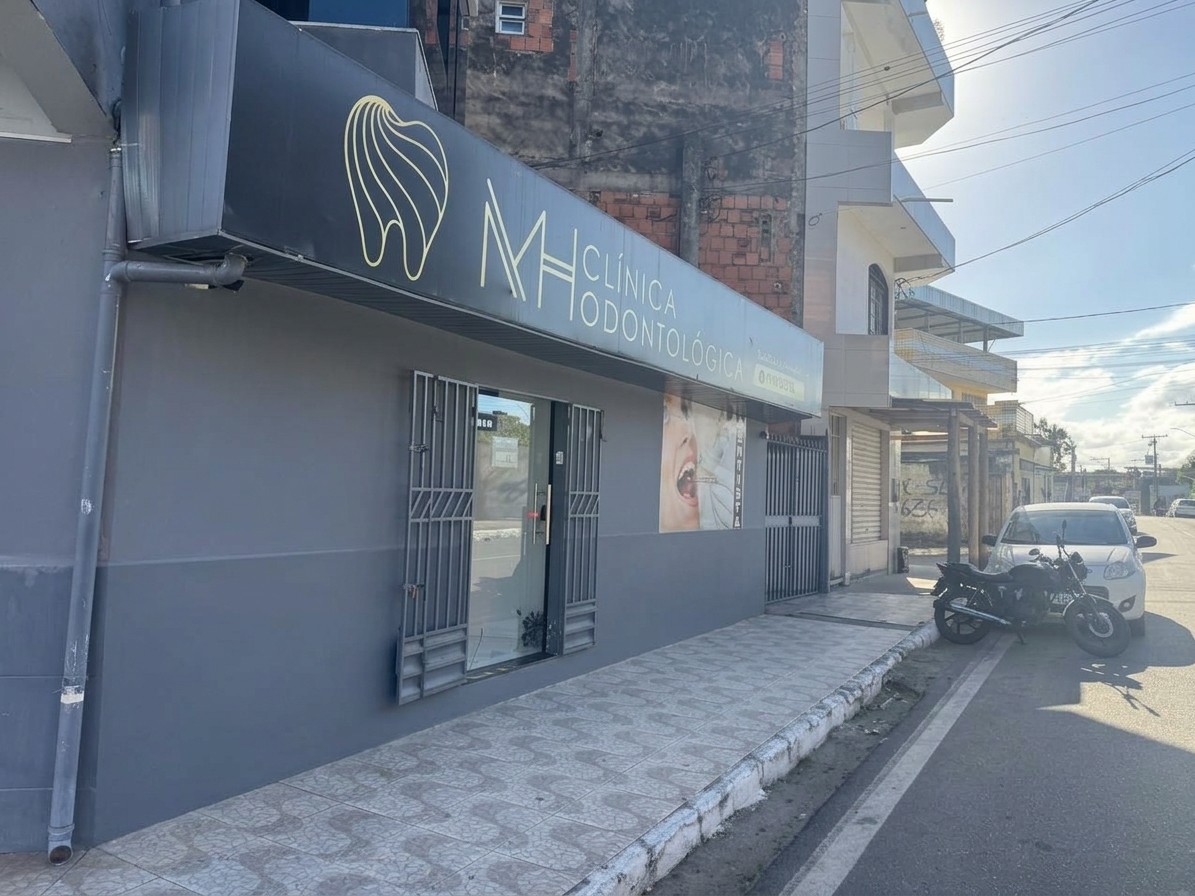 Fachada do consultório MH na Rua Floresta, 350, bairro São Caetano, em Itabuna
